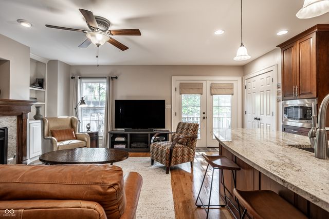385 S Sixth Street, Zionsville, IN 46077