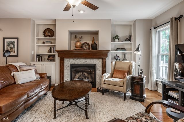 385 S Sixth Street, Zionsville, IN 46077