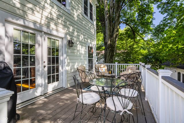 385 S Sixth Street, Zionsville, IN 46077