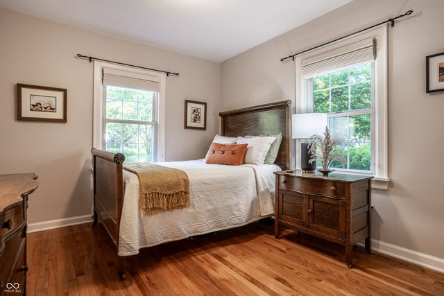 385 S Sixth Street, Zionsville, IN 46077