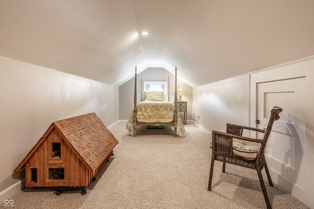 385 S Sixth Street, Zionsville, IN 46077