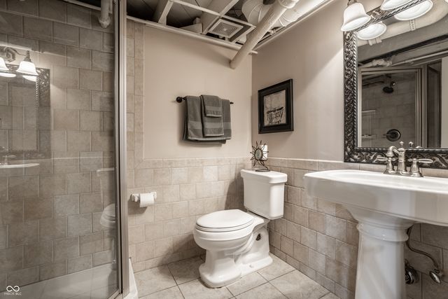 385 S Sixth Street, Zionsville, IN 46077