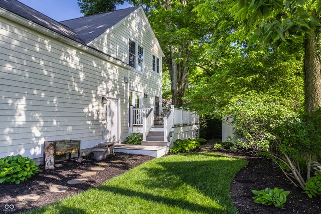 385 S Sixth Street, Zionsville, IN 46077