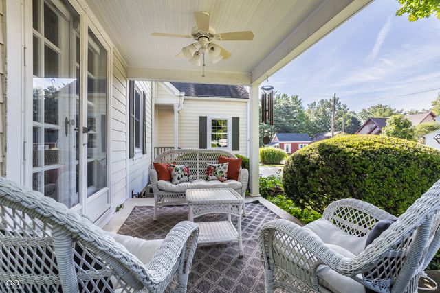 385 S Sixth Street, Zionsville, IN 46077