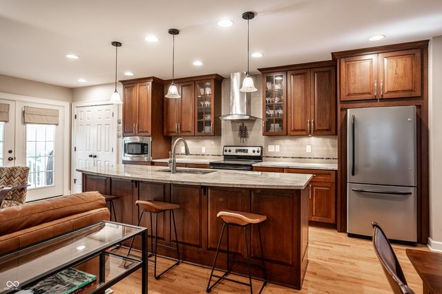 385 S Sixth Street, Zionsville, IN 46077