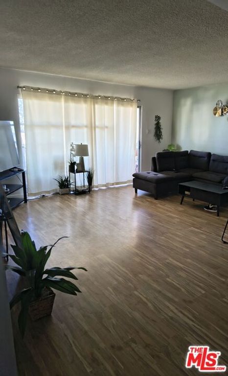 855 Victor Avenue 305, Inglewood, CA 90302