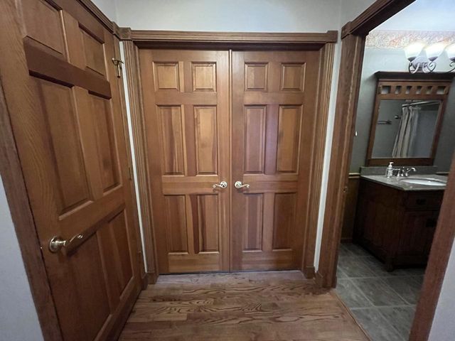 9215 W County Line ROAD, Milwaukee, WI 53224