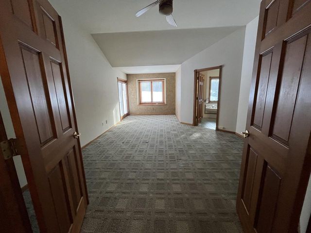 9215 W County Line ROAD, Milwaukee, WI 53224