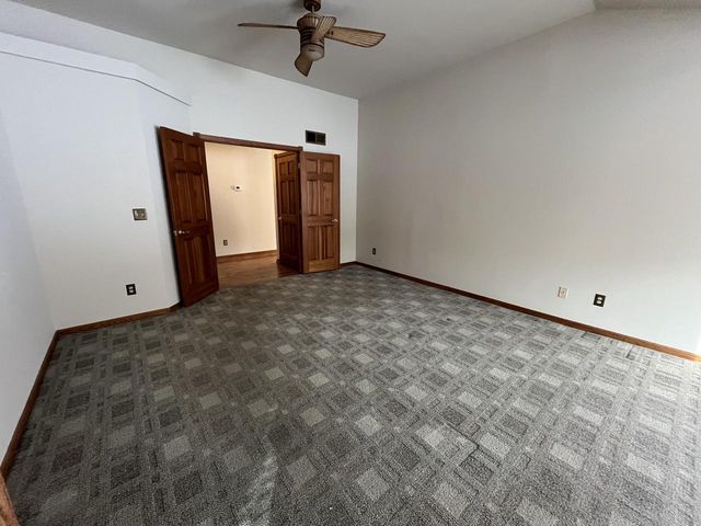 9215 W County Line ROAD, Milwaukee, WI 53224