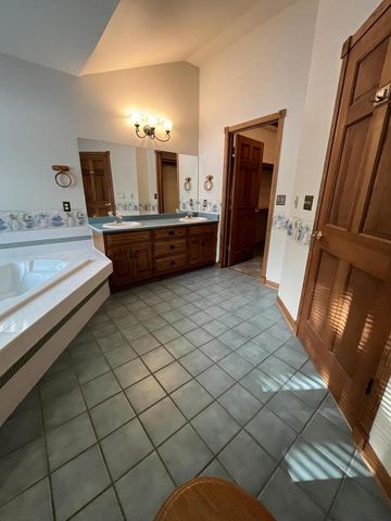 9215 W County Line ROAD, Milwaukee, WI 53224