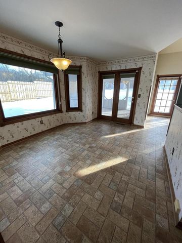 9215 W County Line ROAD, Milwaukee, WI 53224