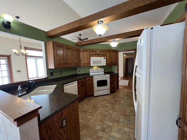 9215 W County Line ROAD, Milwaukee, WI 53224