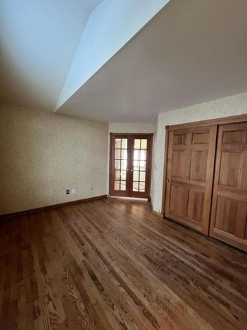 9215 W County Line ROAD, Milwaukee, WI 53224