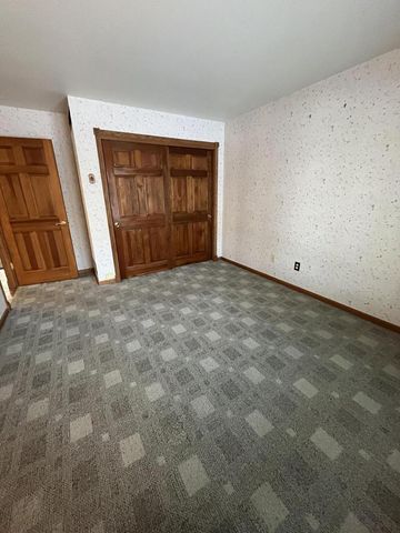 9215 W County Line ROAD, Milwaukee, WI 53224