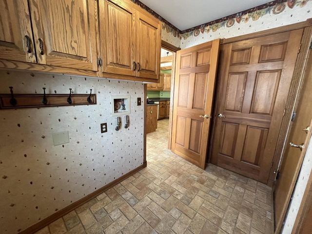 9215 W County Line ROAD, Milwaukee, WI 53224