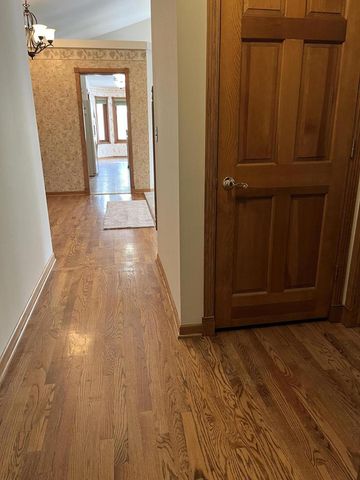 9215 W County Line ROAD, Milwaukee, WI 53224