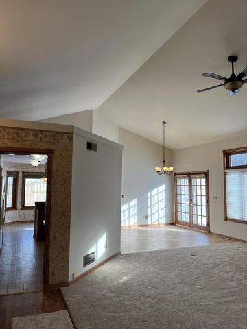 9215 W County Line ROAD, Milwaukee, WI 53224