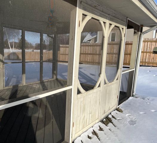 9215 W County Line ROAD, Milwaukee, WI 53224