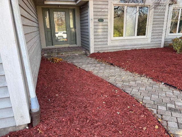 9215 W County Line ROAD, Milwaukee, WI 53224