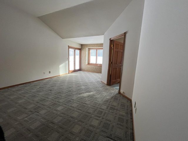 9215 W County Line ROAD, Milwaukee, WI 53224