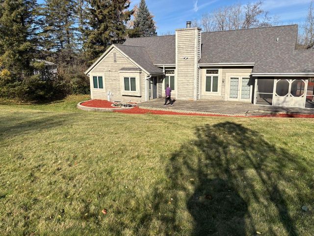 9215 W County Line ROAD, Milwaukee, WI 53224