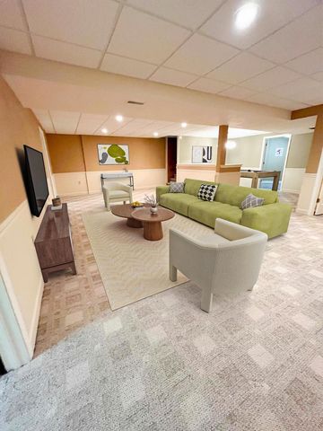 9215 W County Line ROAD, Milwaukee, WI 53224