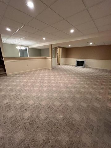 9215 W County Line ROAD, Milwaukee, WI 53224