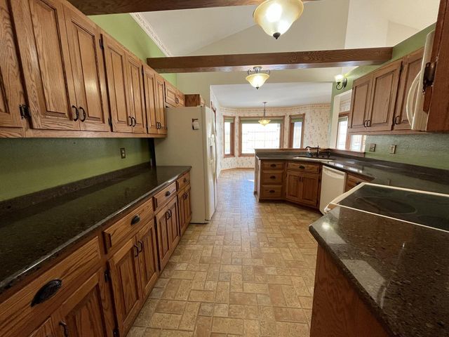 9215 W County Line ROAD, Milwaukee, WI 53224