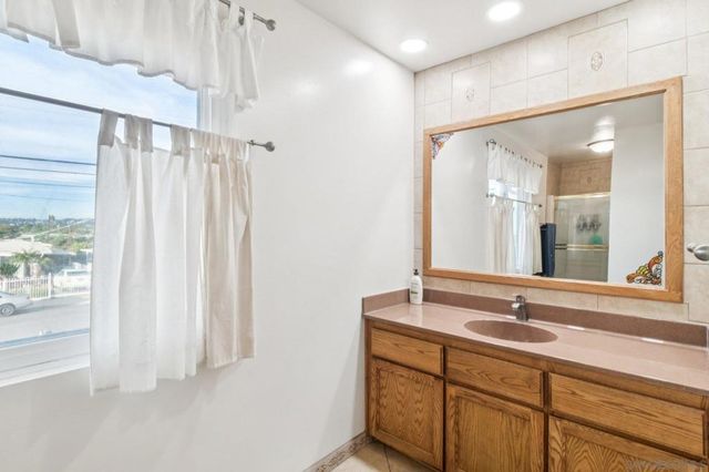 6233 Thorn, San Diego, CA 92115