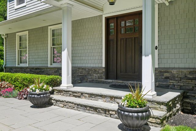 1 Highwoods Road, Saint James, NY 11780