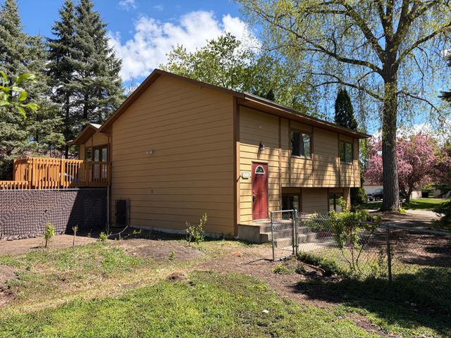8001 Aldrich Avenue N, Brooklyn Park, MN 55444