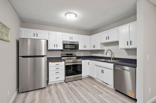 8001 Aldrich Avenue N, Brooklyn Park, MN 55444