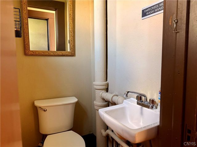 900 Lansing Street, Utica, NY 13501