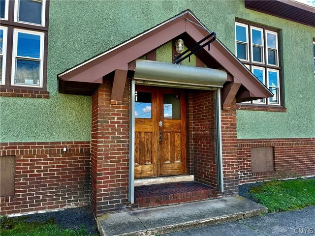 900 Lansing Street, Utica, NY 13501