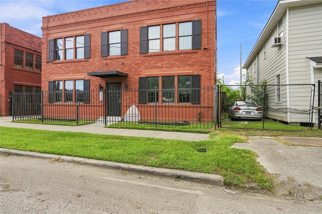 6825 Avenue C F, Houston, TX 77011