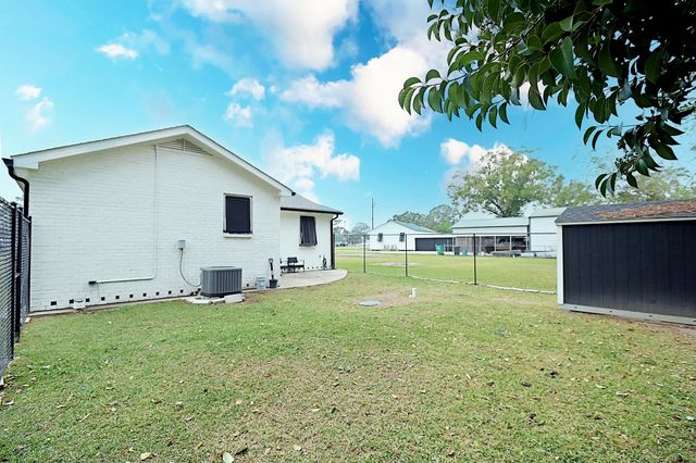 119 Napoleon Ave, Napoleonville, LA 70390