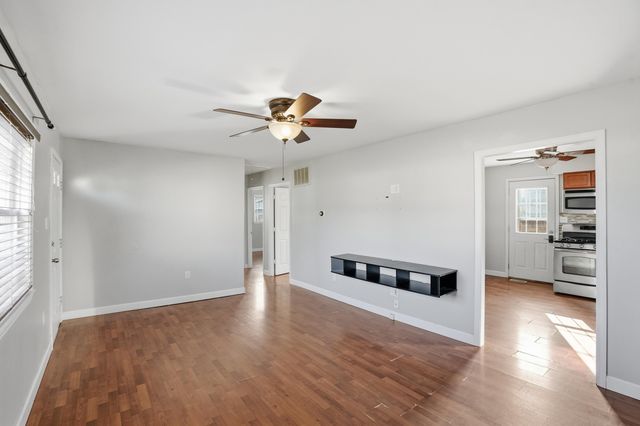 316 Oak Circle, Crown Point, IN 46307