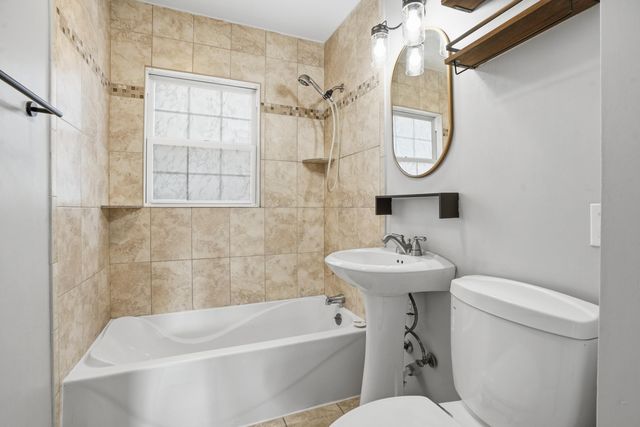 316 Oak Circle, Crown Point, IN 46307