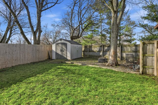 316 Oak Circle, Crown Point, IN 46307