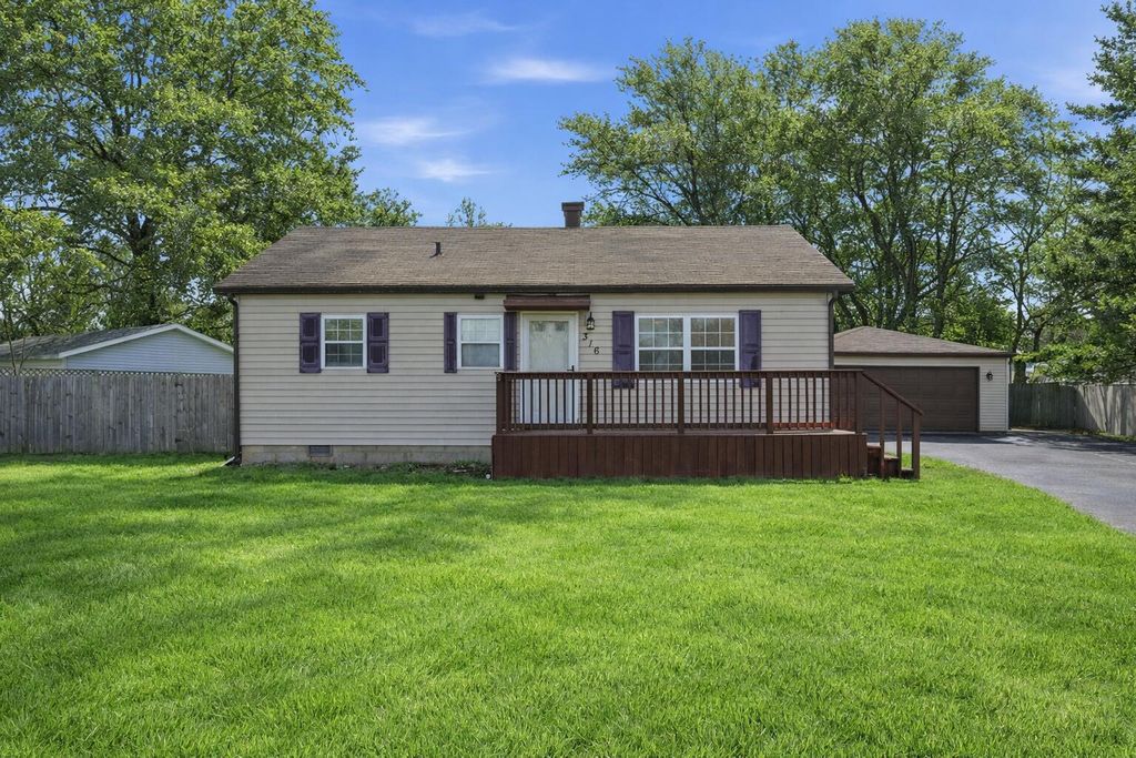 316 Oak Circle, Crown Point, IN 46307
