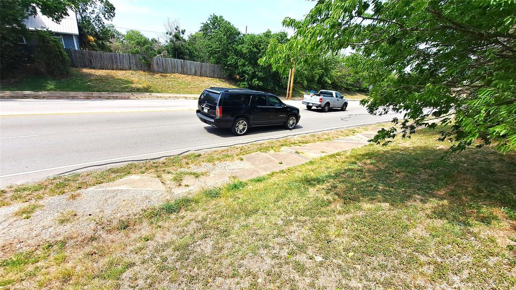 318 Burkett ST, Taylor, TX 76574