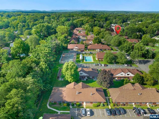 37-1 Tamaron Drive, Waldwick, NJ 07463