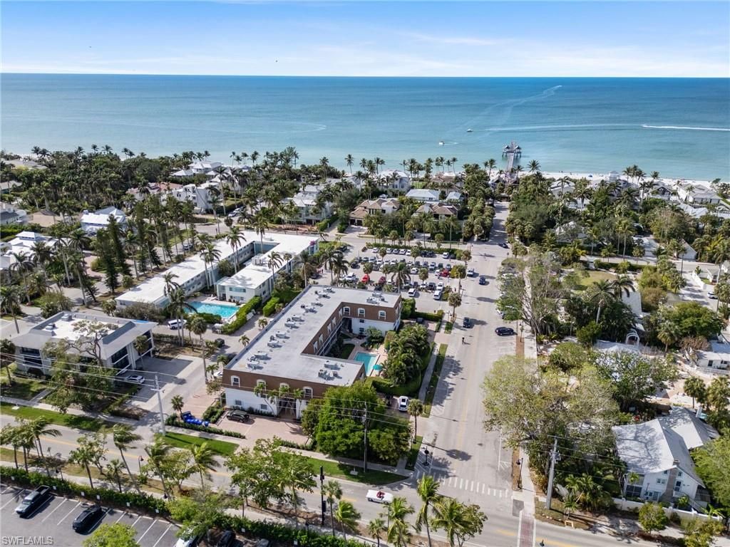 1222 Gordon DR 2, Naples, FL 34102