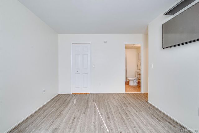 29860 W 12 Mile Road 604, Farmington Hills, MI 48334