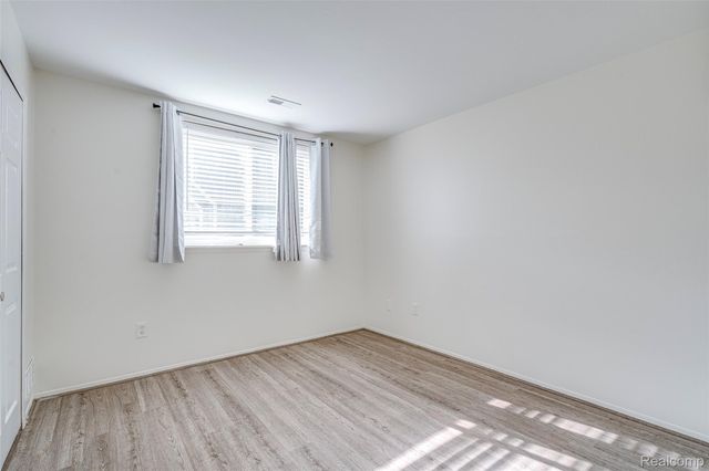 29860 W 12 Mile Road 604, Farmington Hills, MI 48334