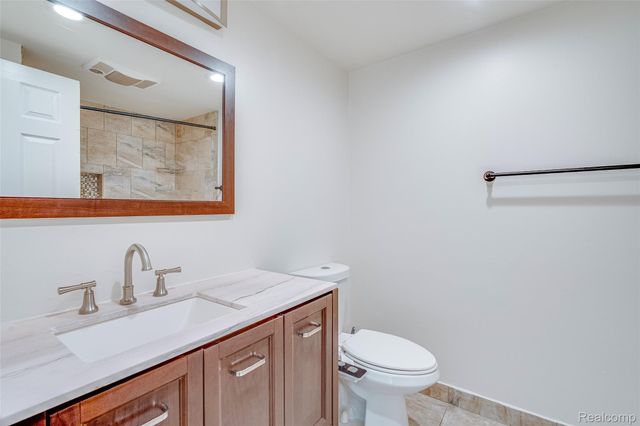 29860 W 12 Mile Road 604, Farmington Hills, MI 48334