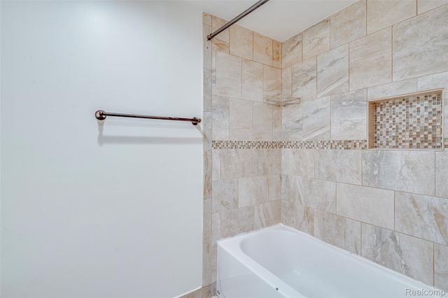 29860 W 12 Mile Road 604, Farmington Hills, MI 48334