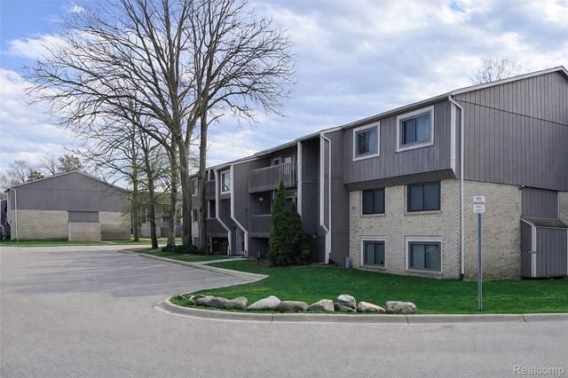 29860 W 12 Mile Road 604, Farmington Hills, MI 48334
