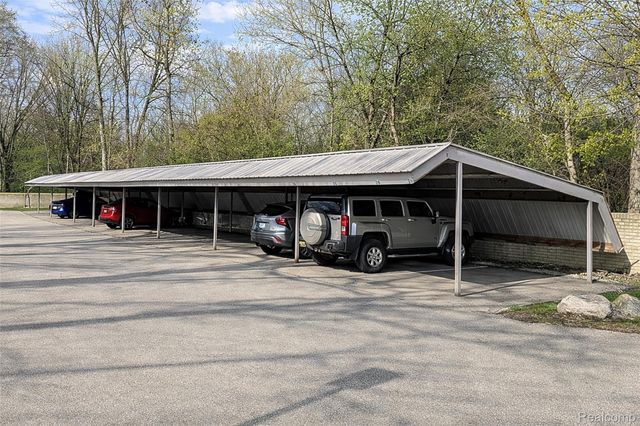 29860 W 12 Mile Road 604, Farmington Hills, MI 48334