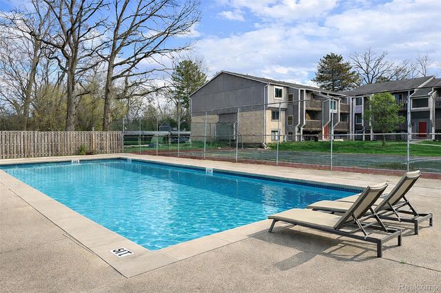 29860 W 12 Mile Road 604, Farmington Hills, MI 48334